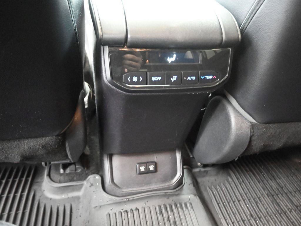 Used 2021 Toyota Highlander XLE image 16