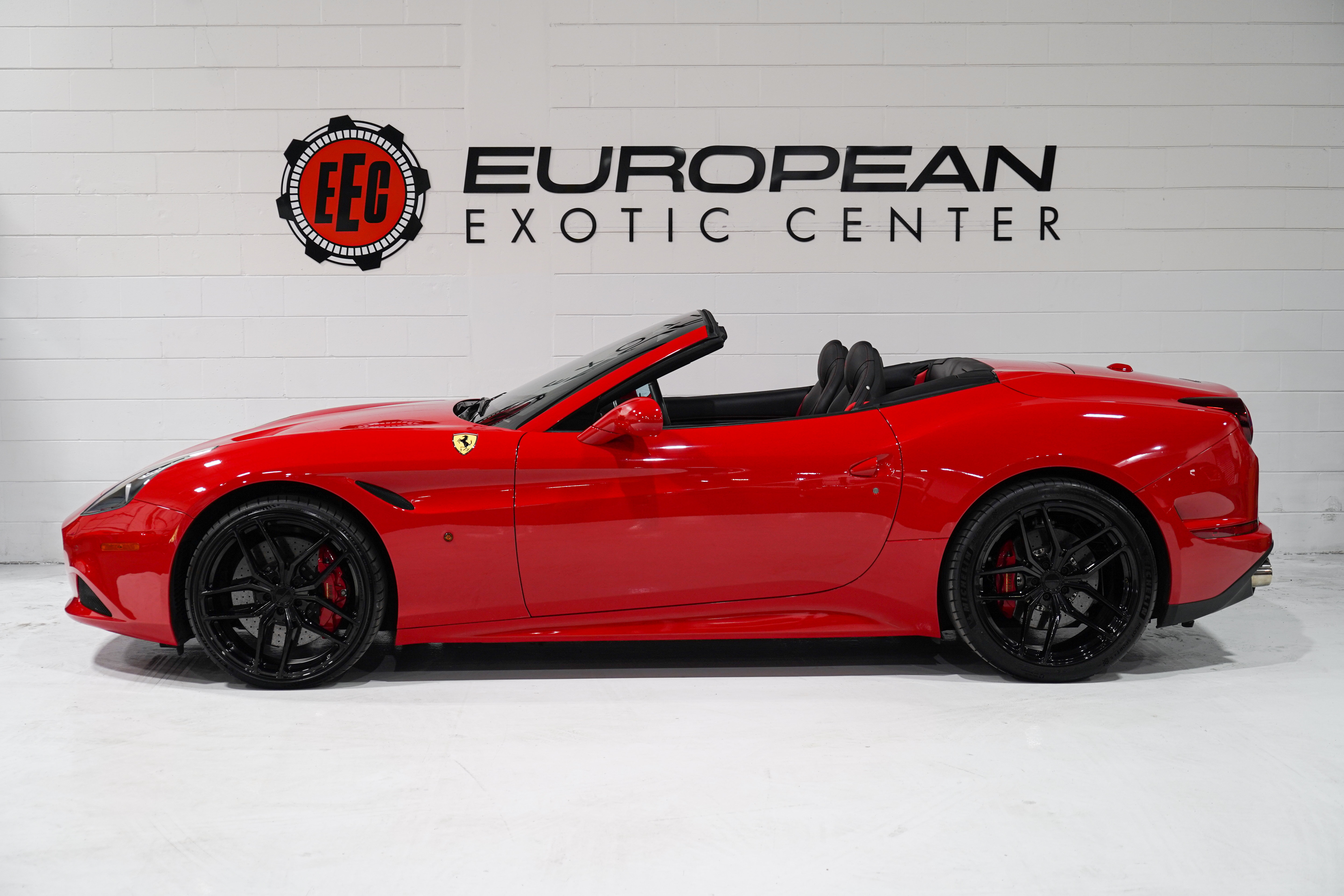 Used 2017 Ferrari California T RWD image 7