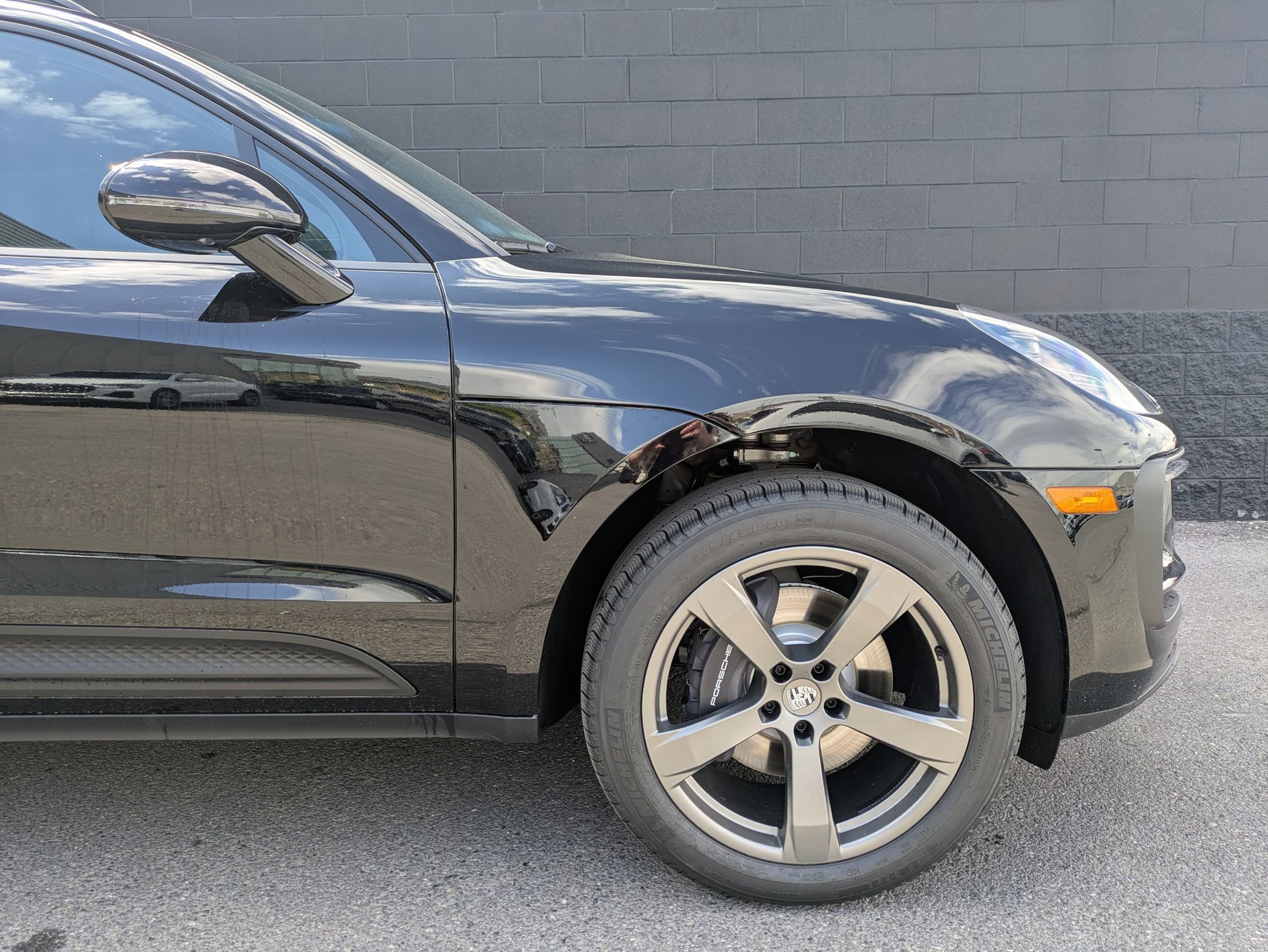 Certified 2025 Porsche Macan image 12