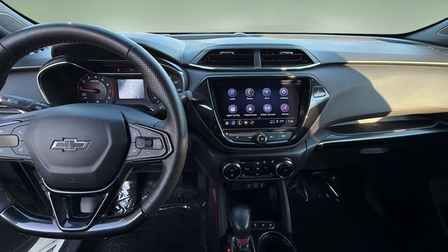 Used 2022 Chevrolet TrailBlazer RS w/ Sun and Liftgate Package FWD image 11