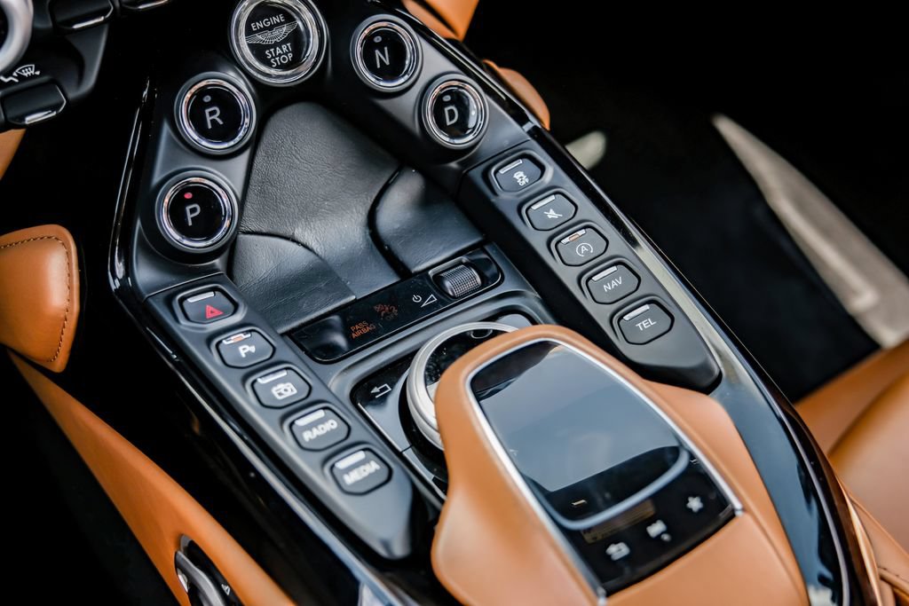Used 2020 Aston Martin V8 Vantage Coupe RWD image 20