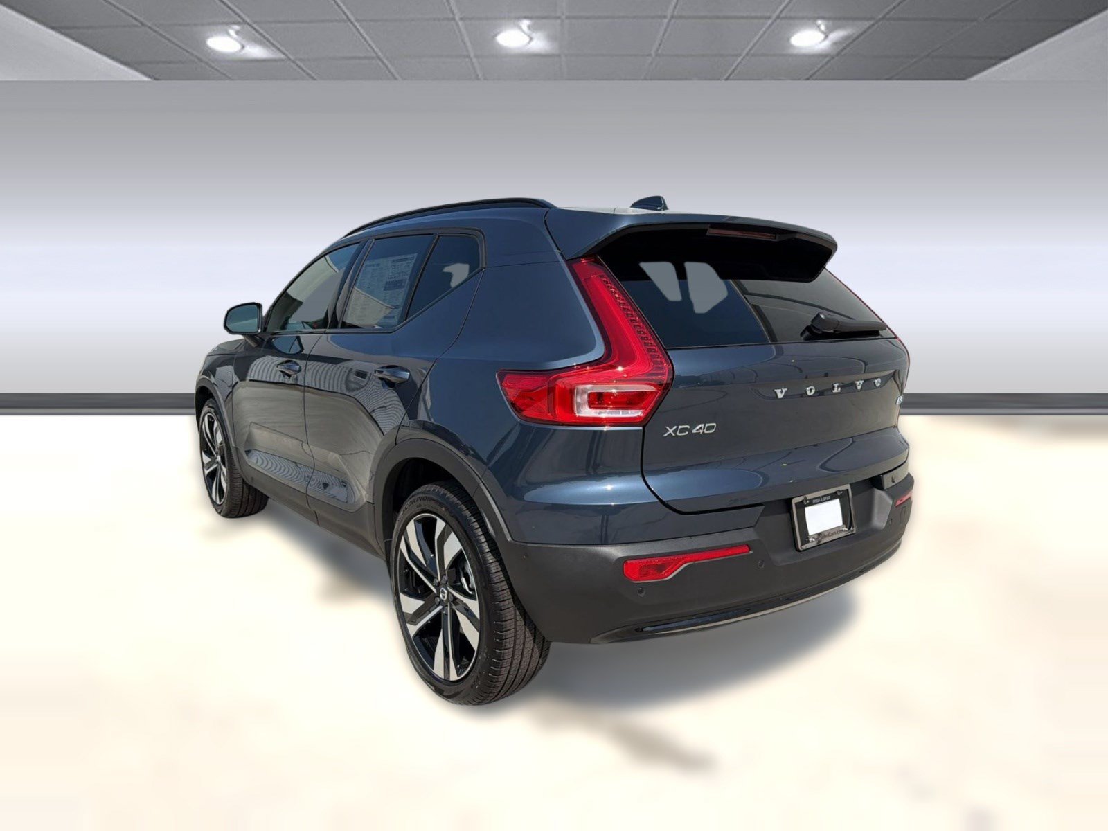 New 2026 Volvo XC40 B5 Ultra w/ Climate Package AWD/4WD image 3
