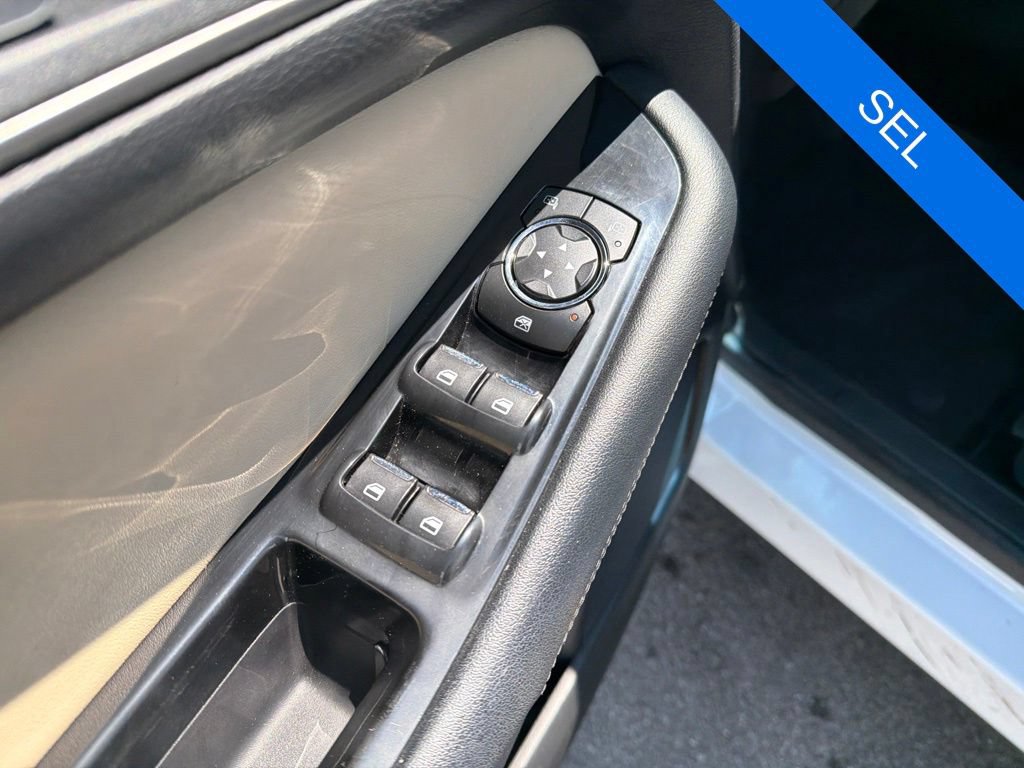 Used 2017 Ford Edge SEL w/ Equipment Group 201A AWD/4WD image 9