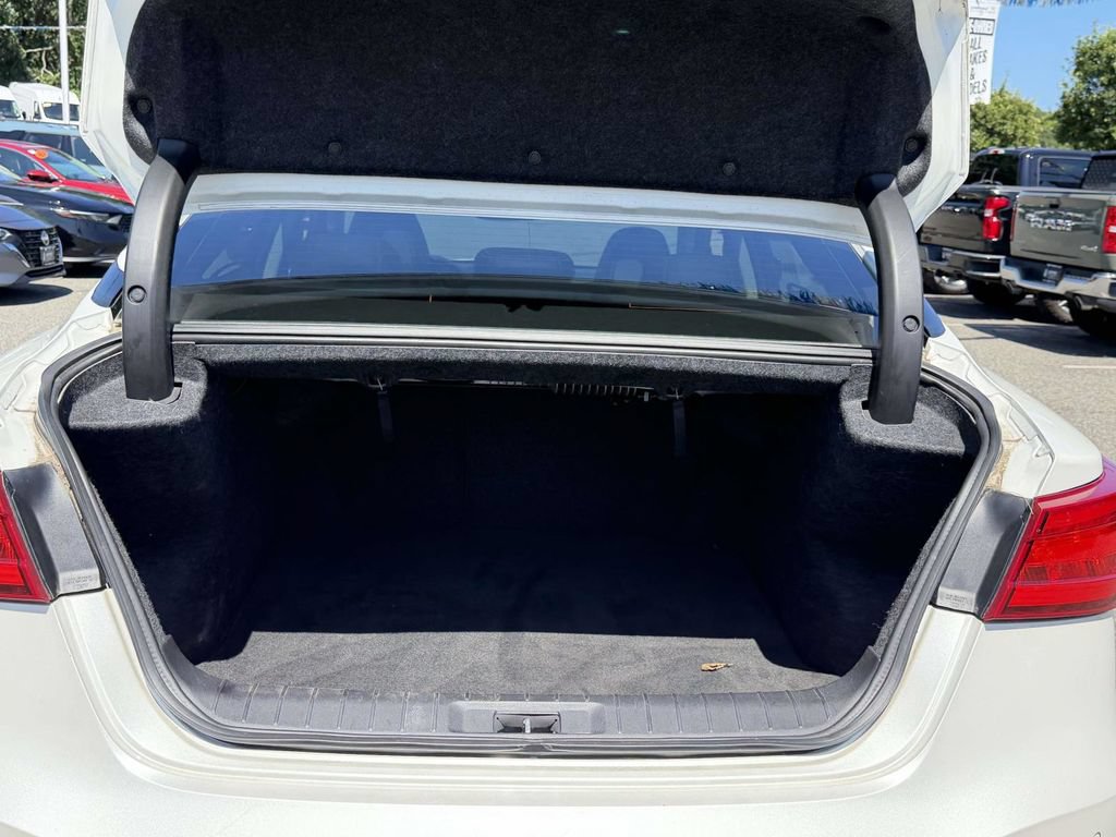 Used 2017 Nissan Maxima 3.5 SL w/ Interior Lighting Package FWD image 16