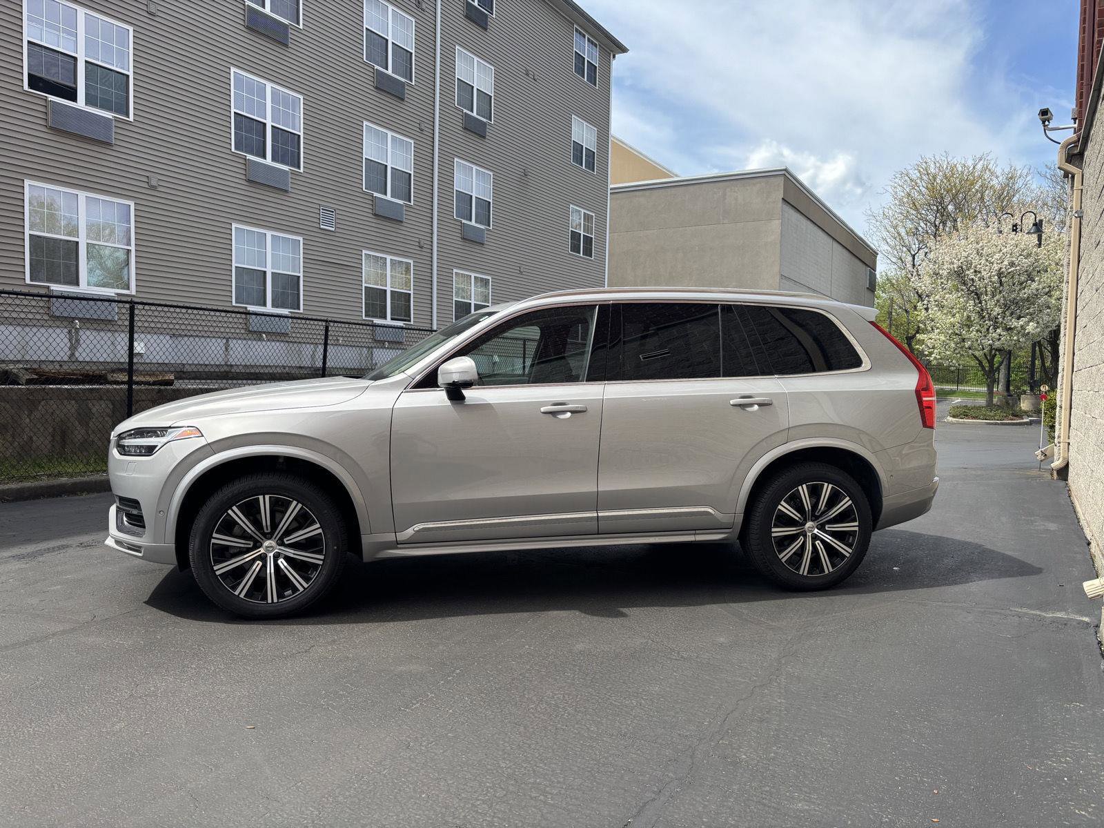 Used 2024 Volvo XC90 B5 Plus AWD/4WD image 3