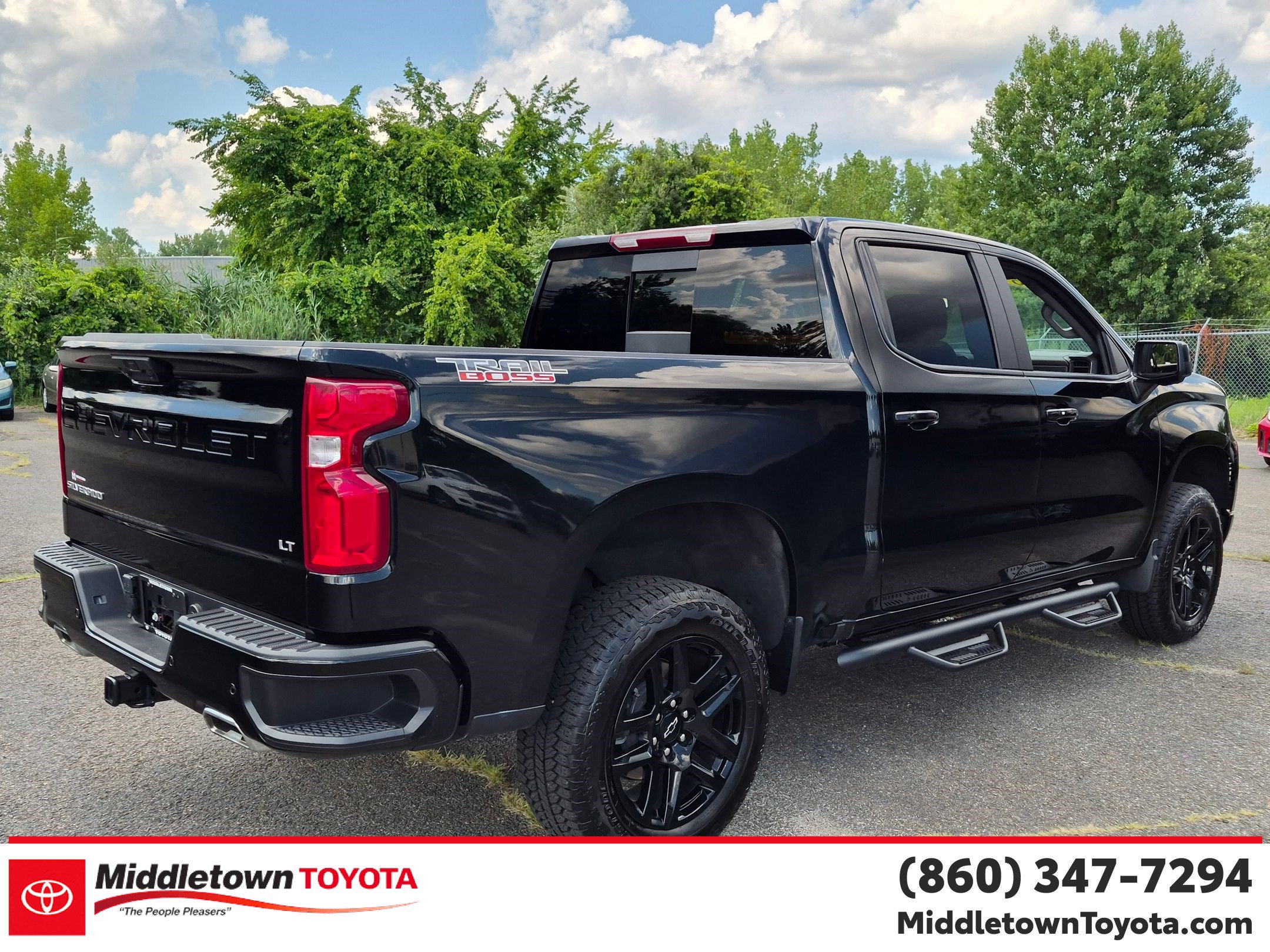 Used 2025 Chevrolet Silverado 1500 LT Trail Boss w/ LT Trail Boss Premium Package AWD/4WD image 3