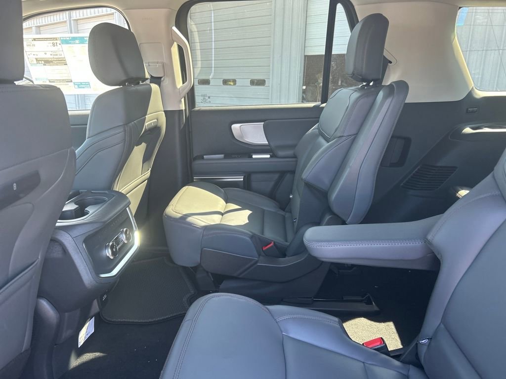 New 2025 Ford Expedition Active image 24