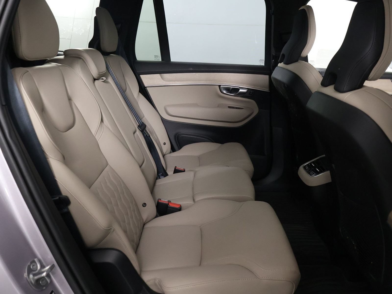 Certified 2026 Volvo XC90 B6 Plus w/ Protection Package Premier AWD/4WD image 30