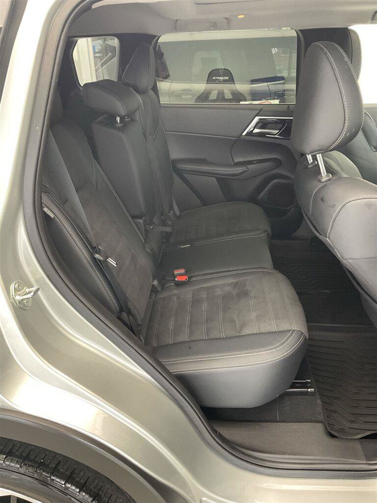Used 2024 Mitsubishi Outlander SE AWD/4WD image 14