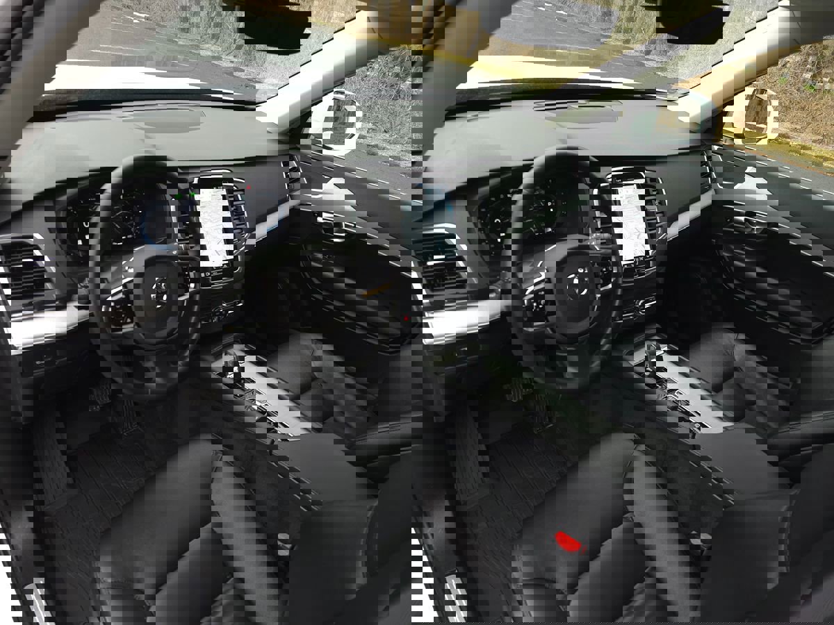 Used 2024 Volvo XC90 B5 Core w/ Climate Package image 2