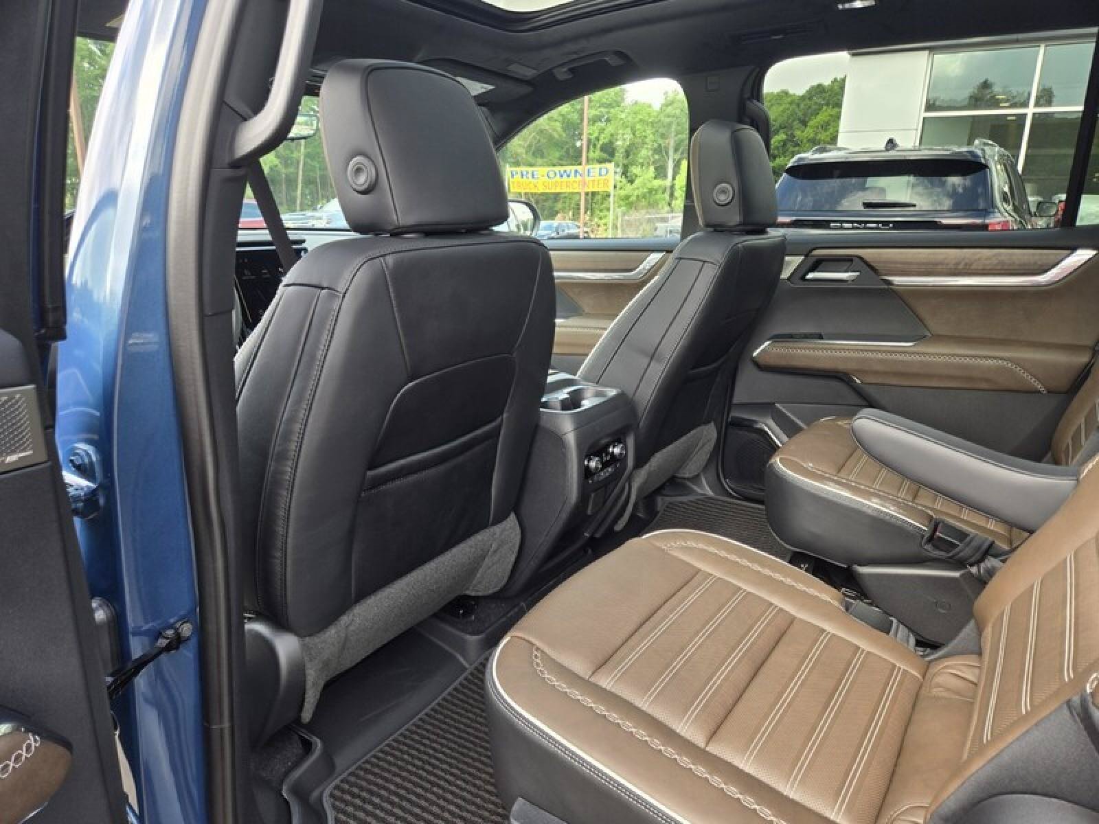 New 2026 GMC Acadia Denali Ultimate w/ LPO, Floor Liner Package FWD image 29