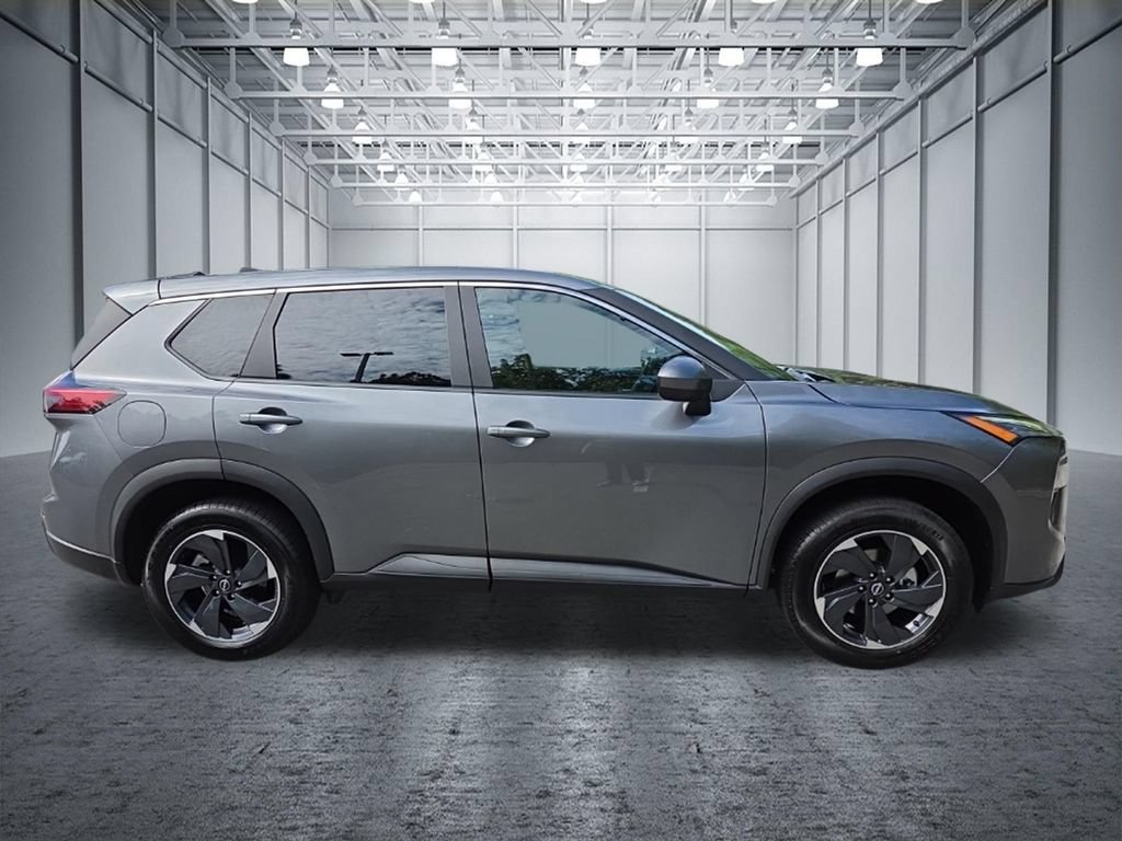 Certified 2025 Nissan Rogue SV FWD image 10