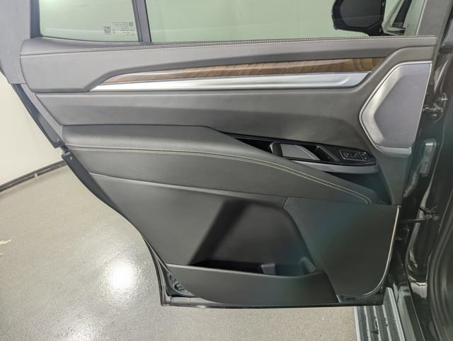 Used 2025 Cadillac Escalade Sport Platinum image 21