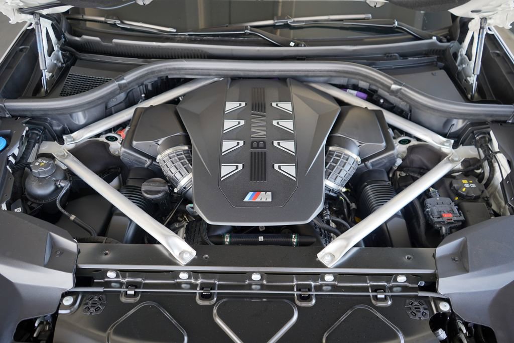 New 2026 BMW X7 M60i w/ Climate Comfort Package image 18