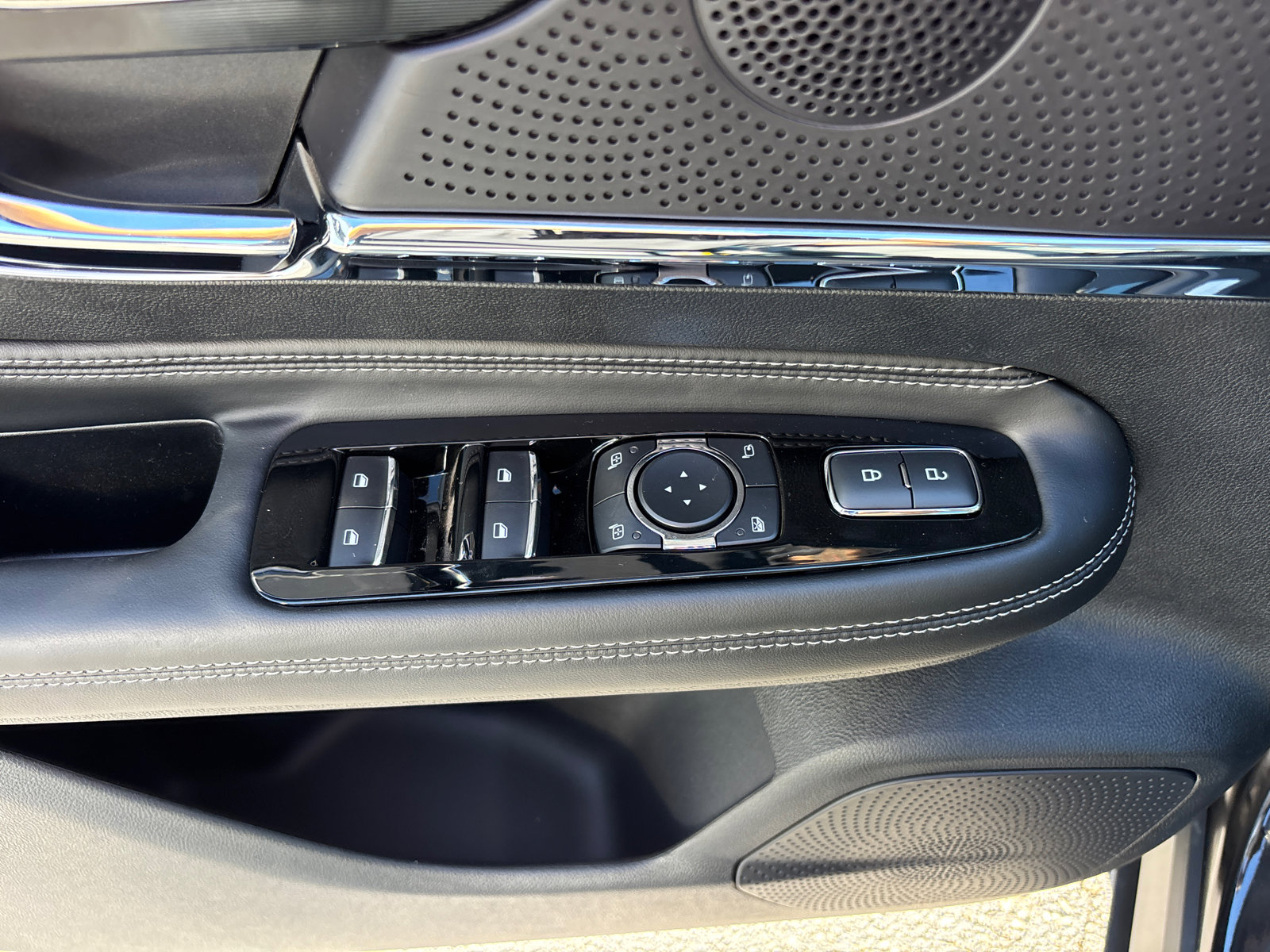 New 2025 Lincoln Corsair Reserve image 13