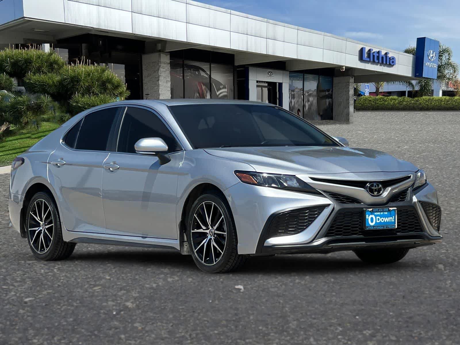 Used 2021 Toyota Camry SE w/ Convenience Package FWD image 10