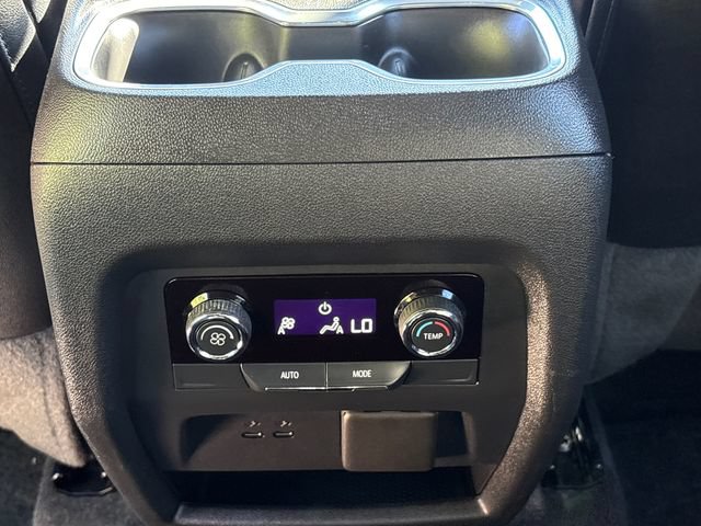 Used 2025 Chevrolet Traverse Z71 AWD/4WD image 21
