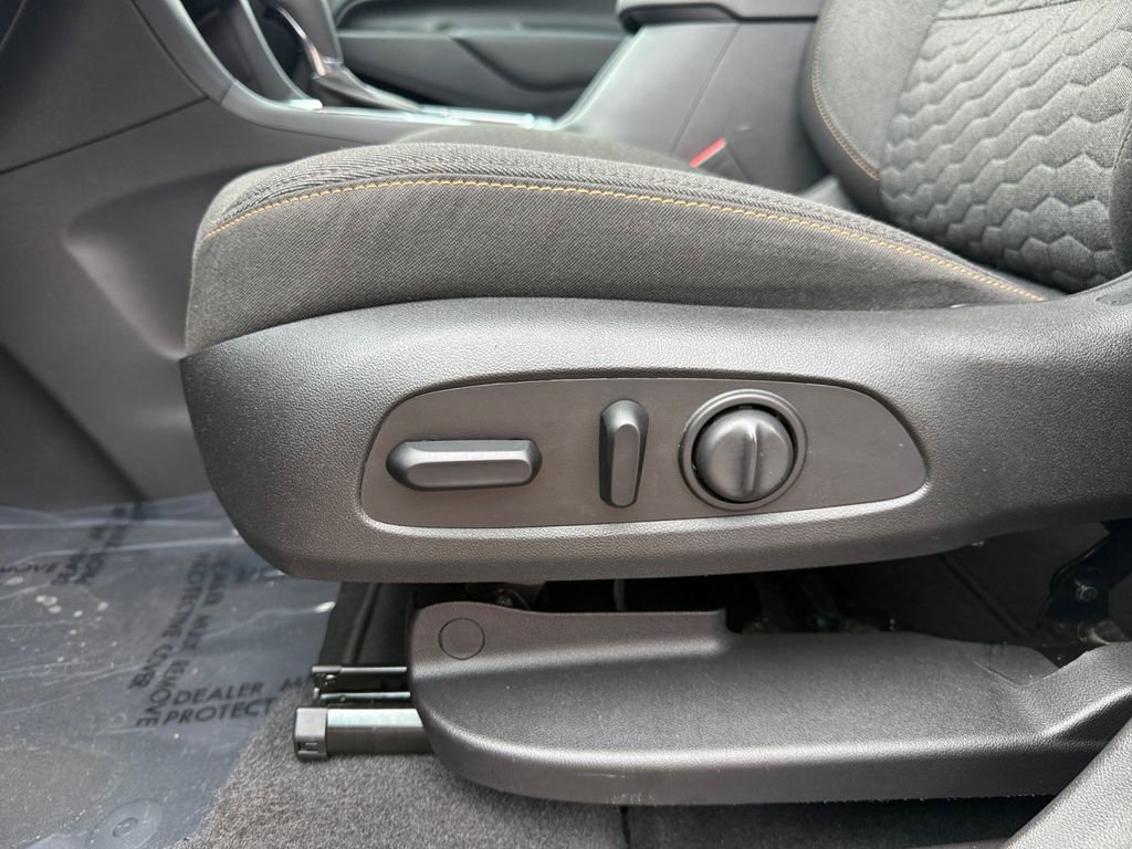 Used 2020 Chevrolet Equinox LT image 17