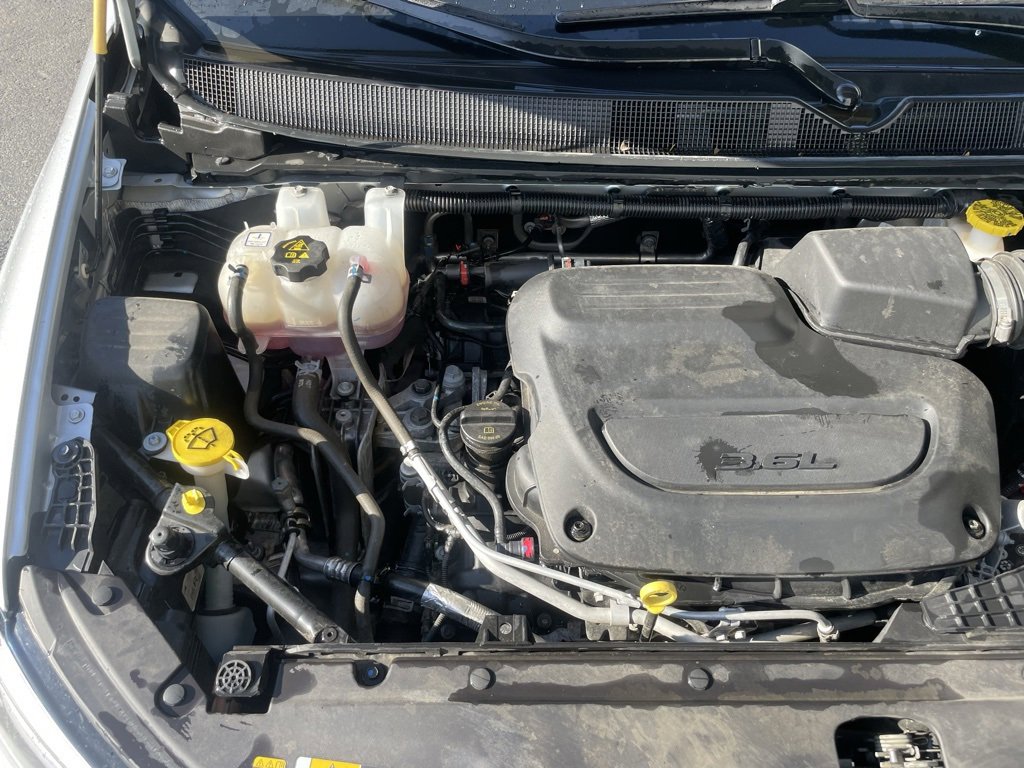 Used 2024 Chrysler Pacifica Touring-L image 41