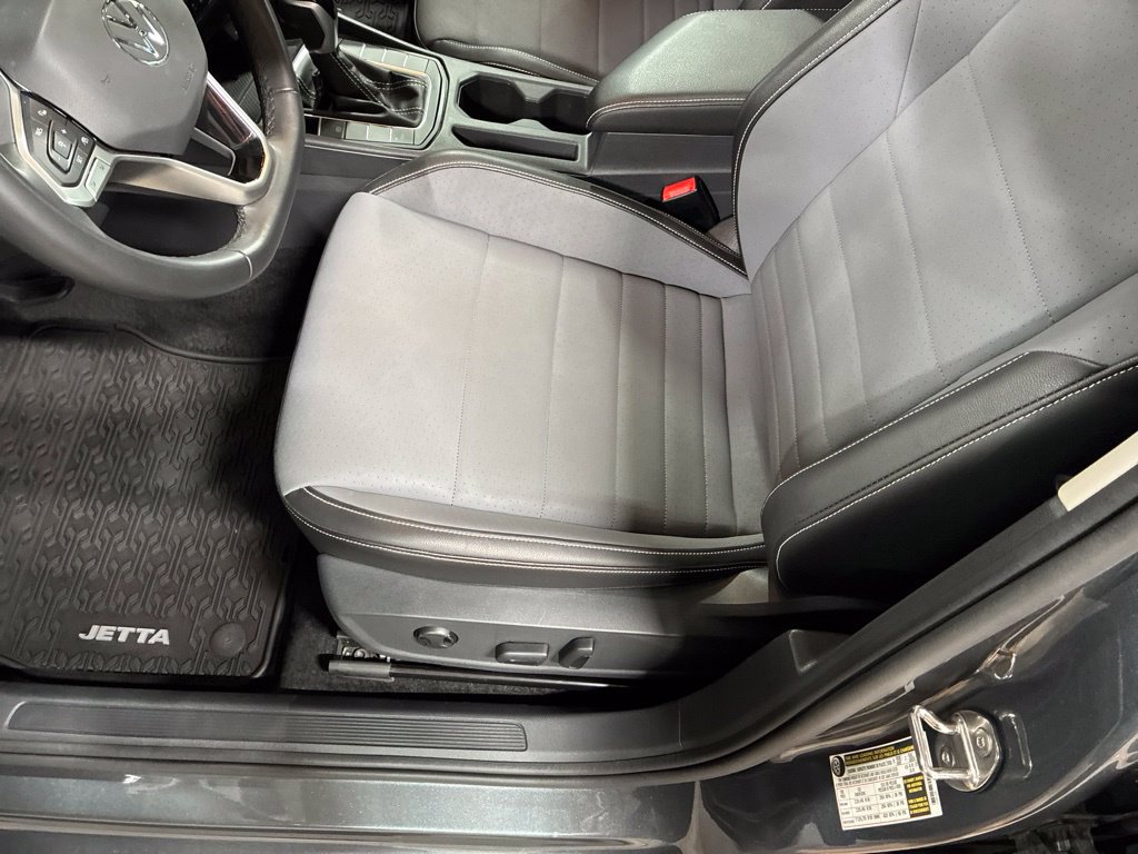 Used 2026 Volkswagen Jetta SE w/ Black Wheel Package FWD image 12