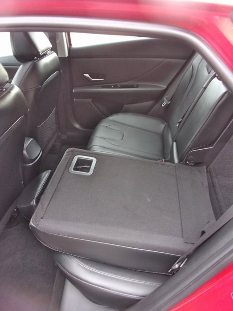 Used 2023 Hyundai Elantra Limited image 28