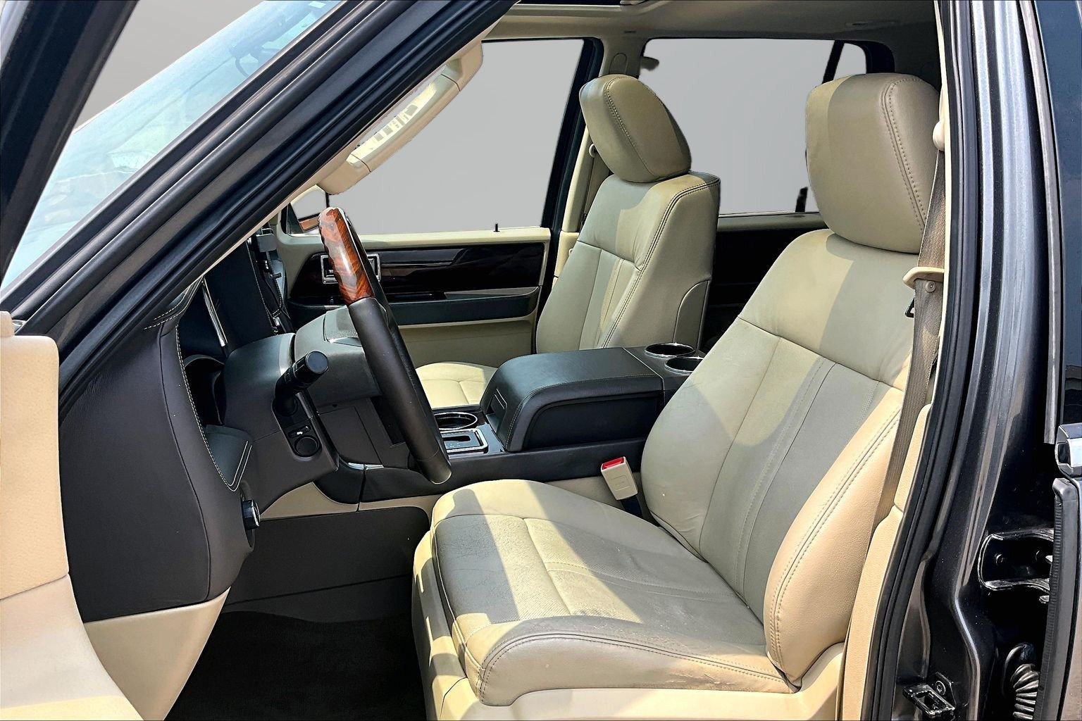 Used 2015 Lincoln Navigator 4WD w/ Equipment Group 101A Reserve image 16