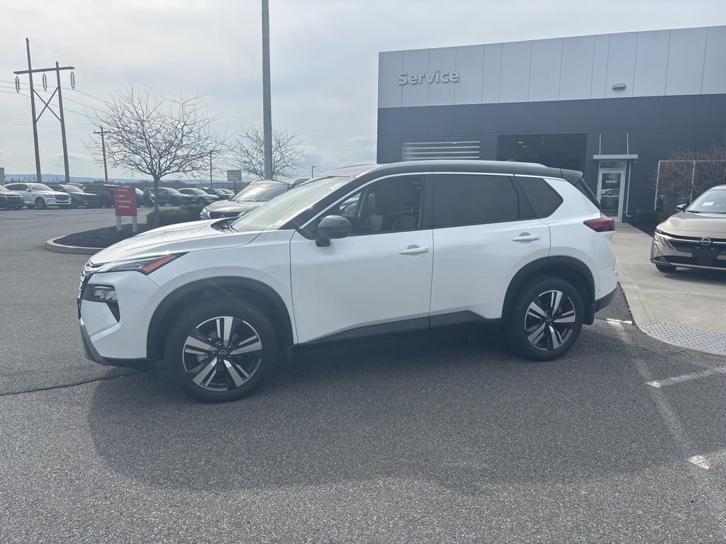 Used 2025 Nissan Rogue SL image 4