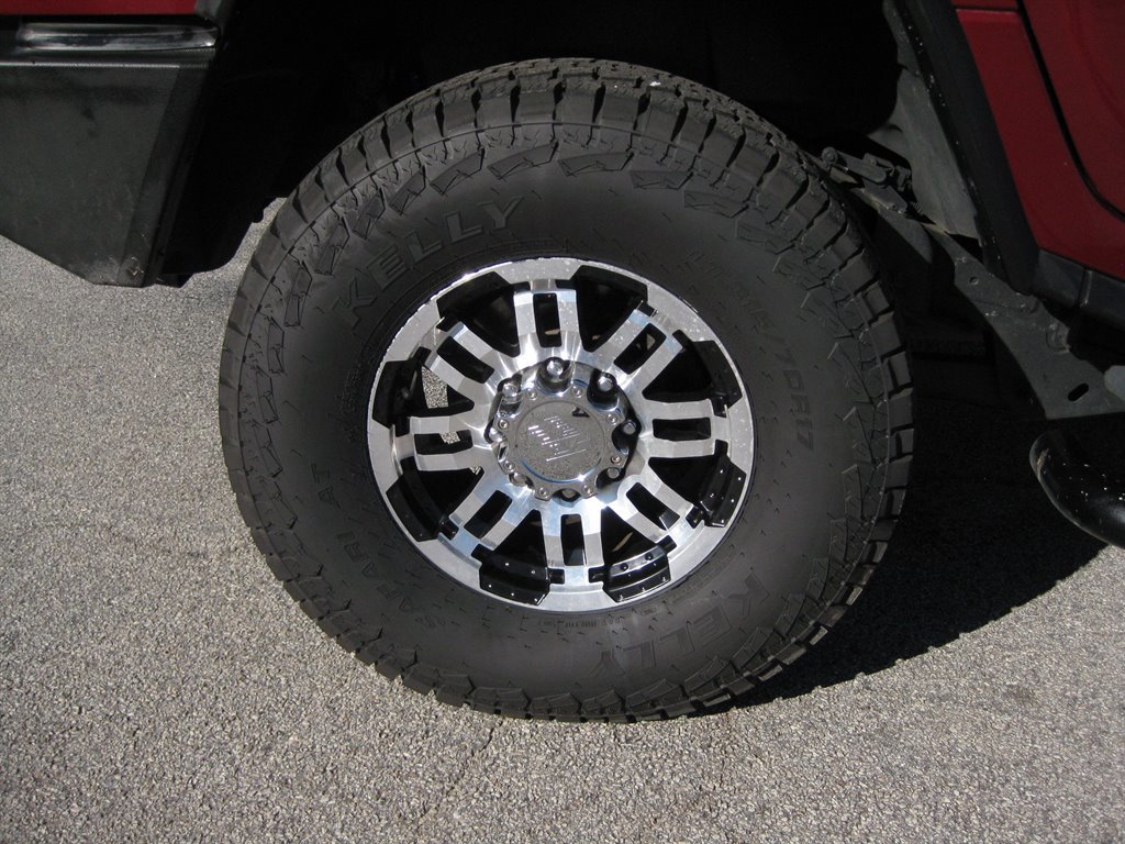 Used 2005 HUMMER H2 w/ Preferred Equipment Group image 9