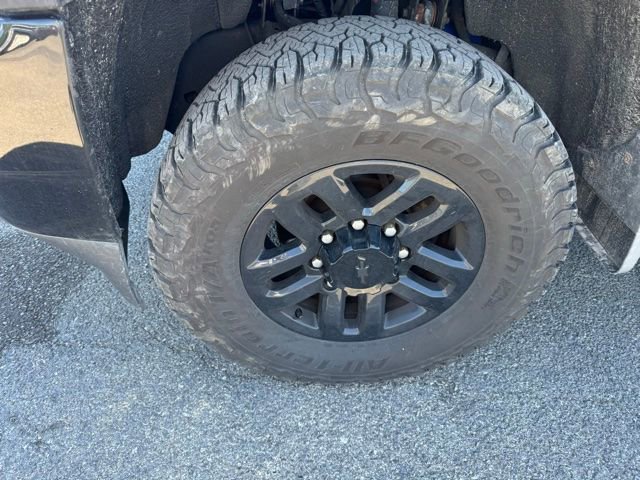 Used 2018 Chevrolet Silverado 2500 LT w/ Midnight Edition AWD/4WD image 2