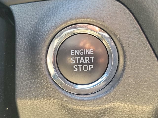 Used 2025 Toyota RAV4 XLE FWD image 30