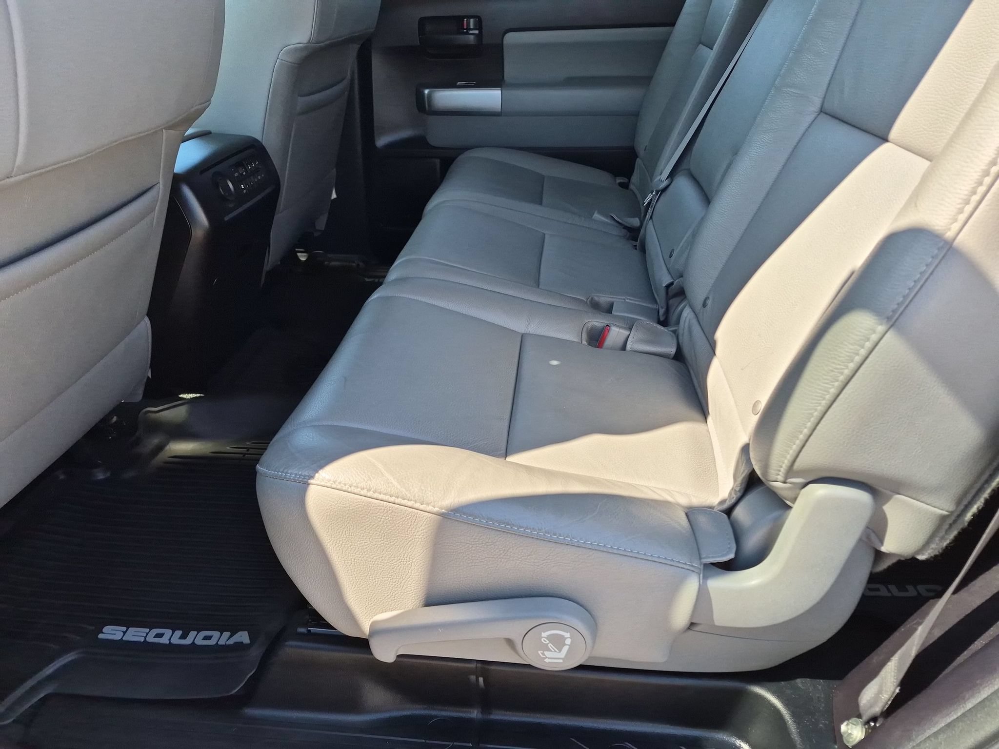 Used 2018 Toyota Sequoia SR5 w/ Premium Package AWD/4WD image 17