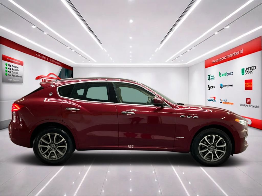 Used 2020 Maserati Levante GranLusso image 9