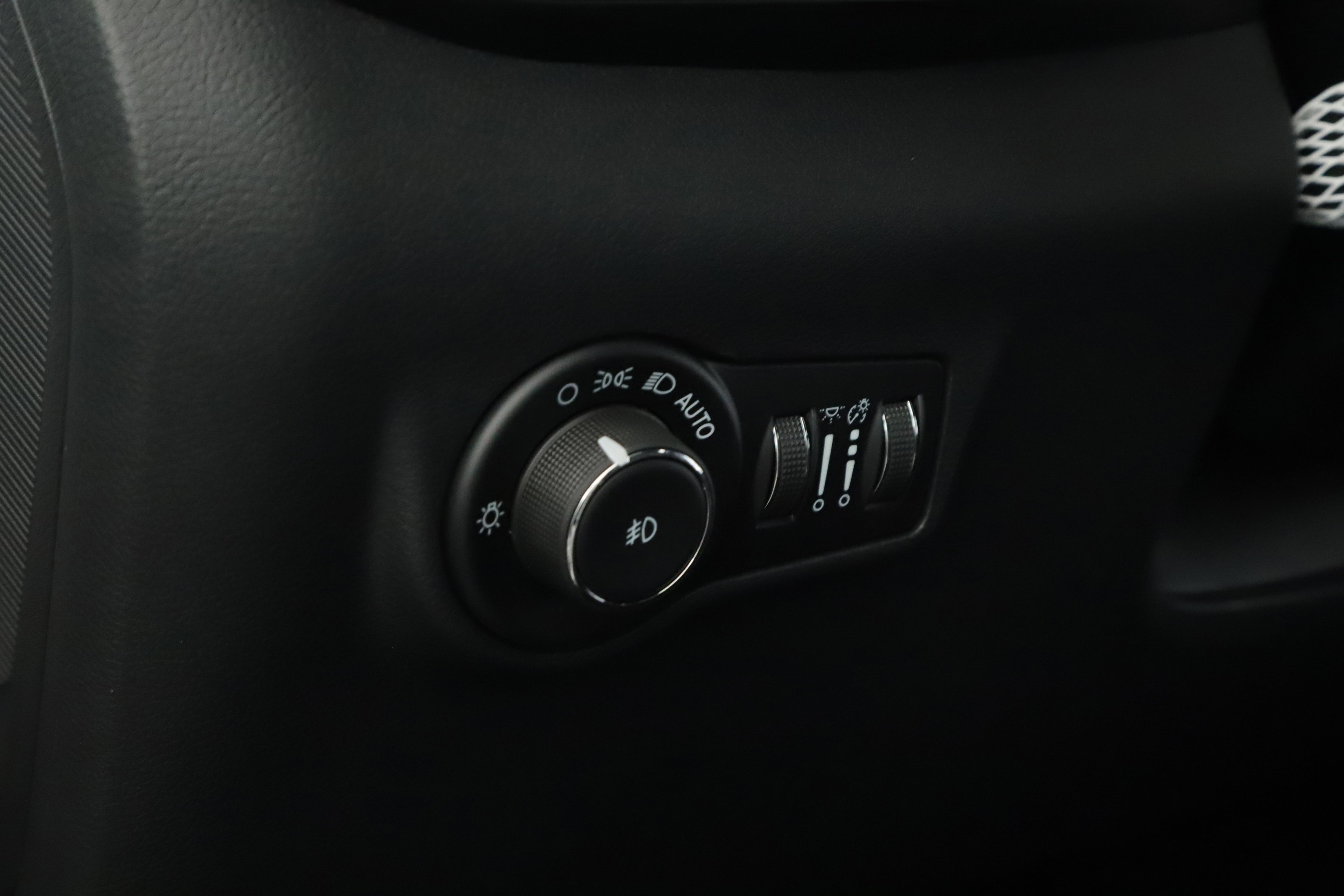 New 2026 Jeep Compass Limited w/ Sun, Sound & Navigation Group image 9