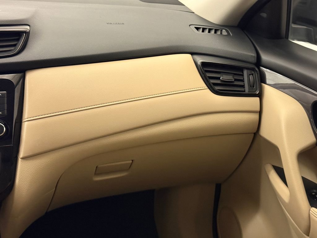 Used 2019 Nissan Rogue SV w/ Premium Package FWD image 15