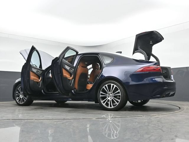 Used 2024 Jaguar XF R-Dynamic SE AWD/4WD image 51