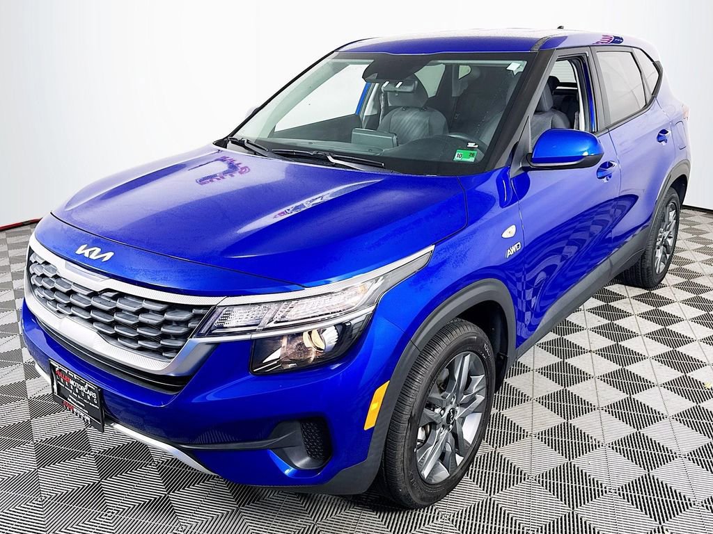 Used 2023 Kia Seltos LX AWD/4WD image 3