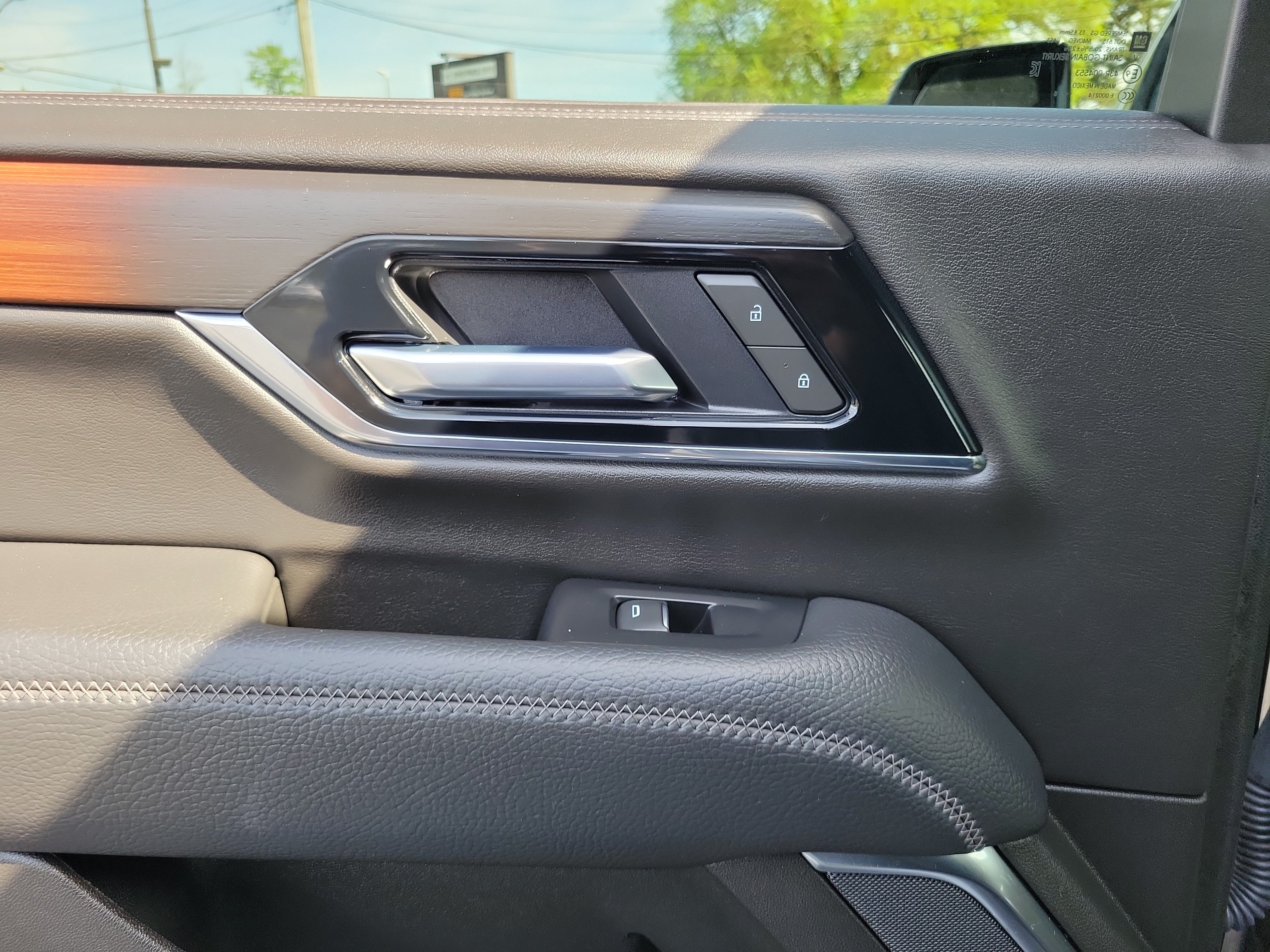 Used 2025 GMC Yukon Denali AWD/4WD image 12