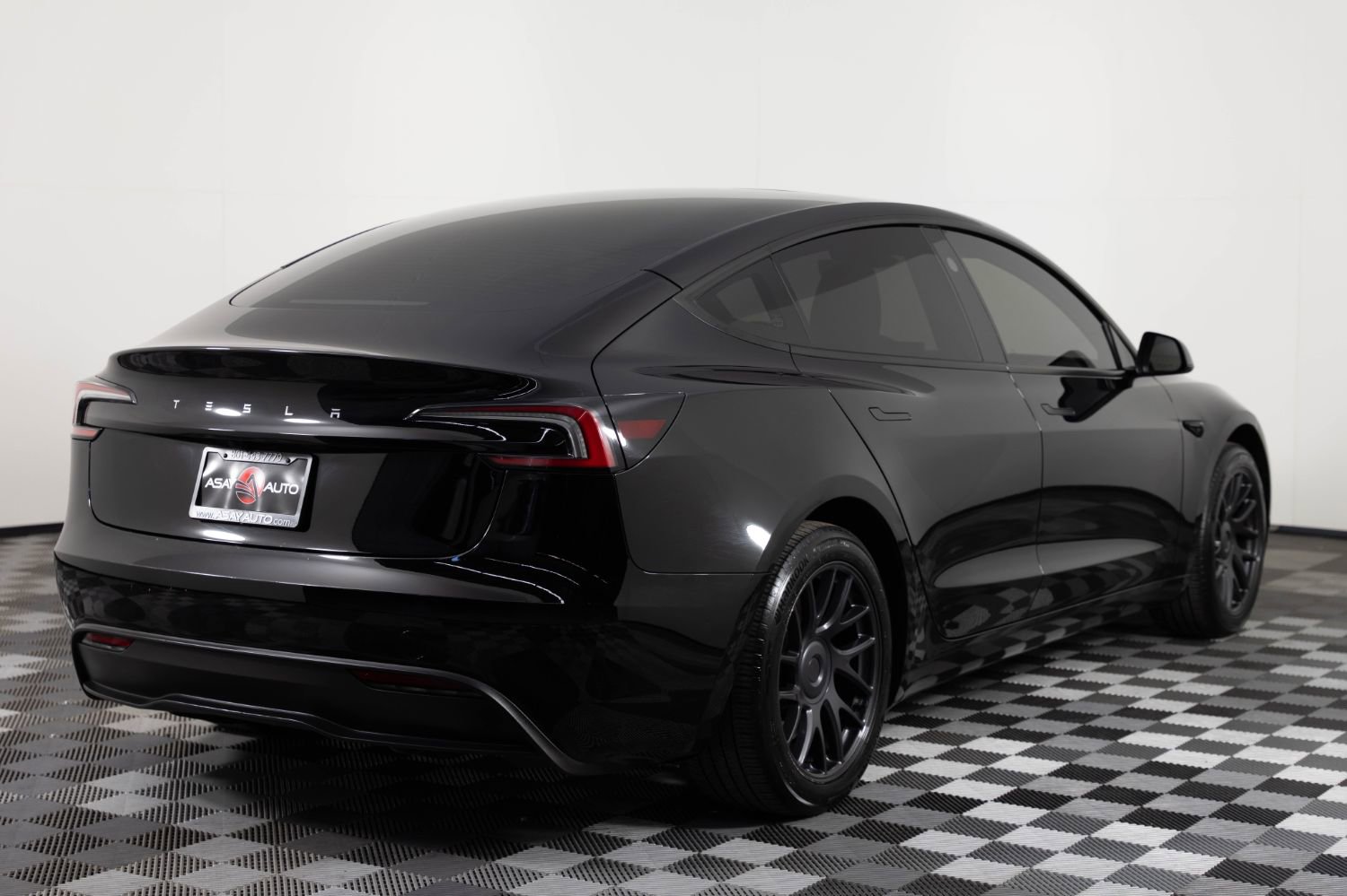 Used 2024 Tesla Model 3 Standard Range RWD image 7