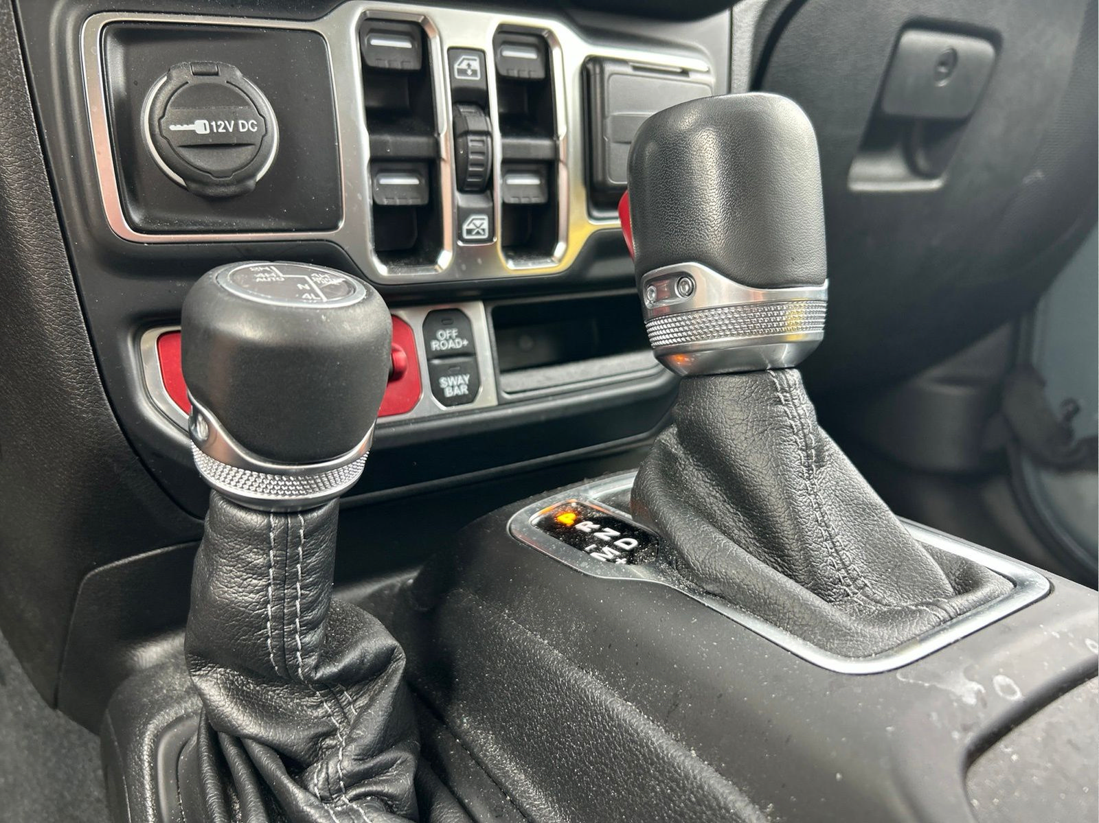 Used 2024 Jeep Wrangler Unlimited Rubicon AWD/4WD image 18