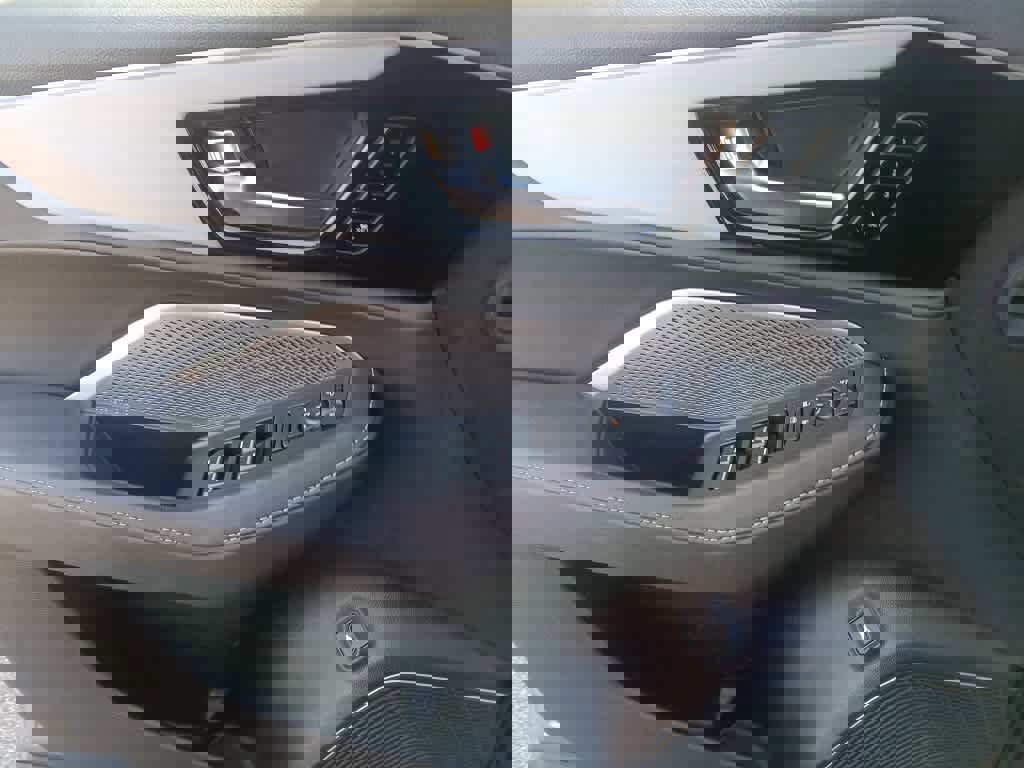 Used 2023 Acura MDX SH-AWD w/ Technology Package image 15