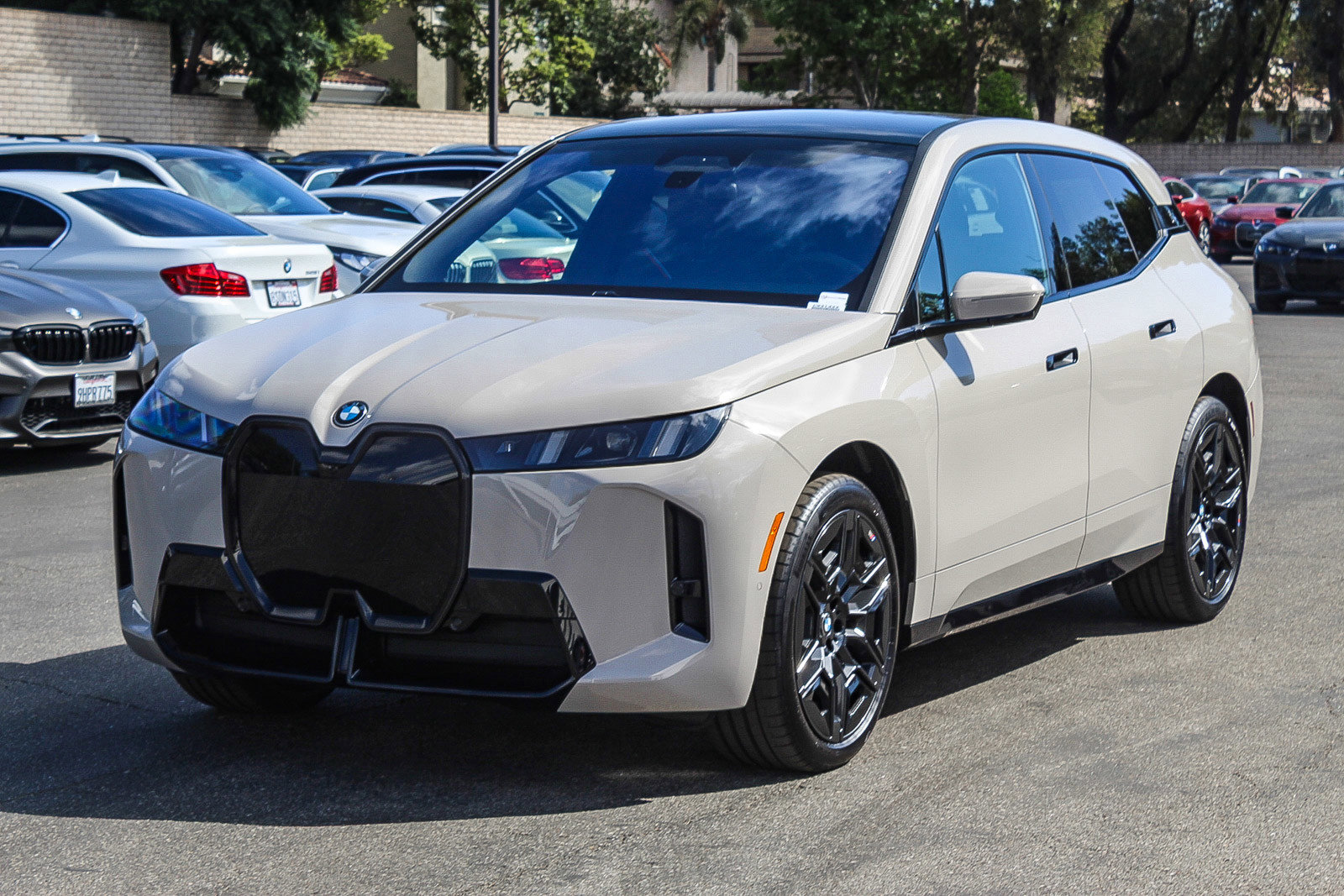 New 2026 BMW iX xDrive60 w/ M Sport Package image 3