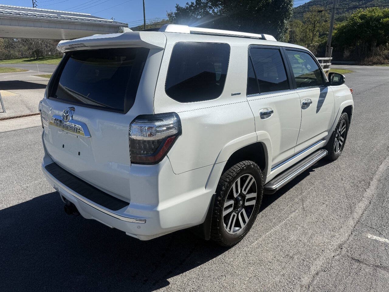 Used 2022 Toyota 4Runner Limited AWD/4WD image 4