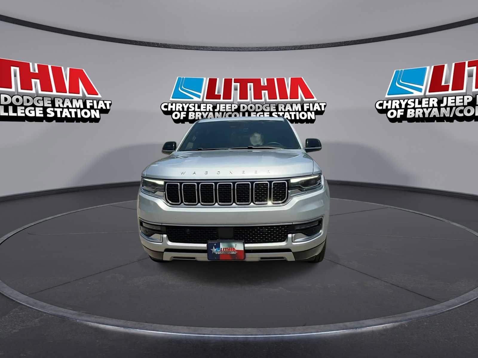 Used 2023 Jeep Wagoneer L Series II AWD/4WD image 3