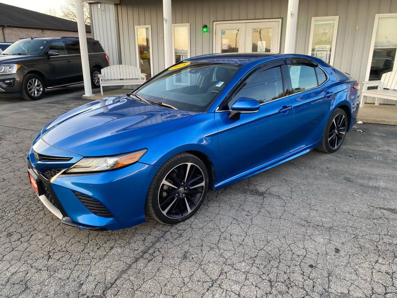 Used 2018 Toyota Camry XSE FWD image 3