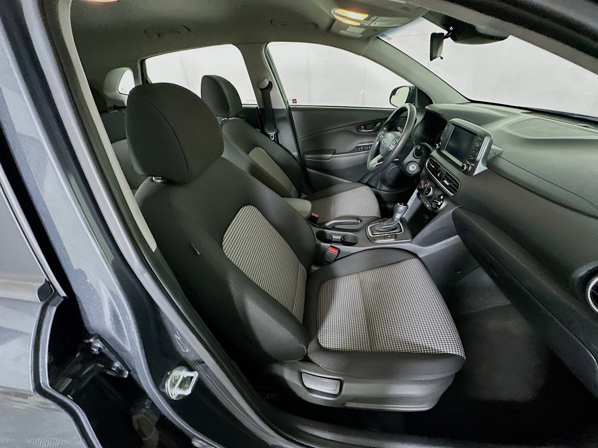 Used 2020 Hyundai Kona SE image 28