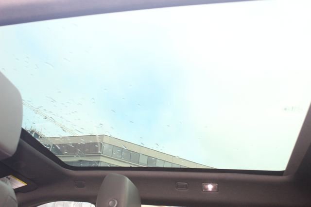 Used 2022 Land Rover Range Rover Evoque R-Dynamic S image 25