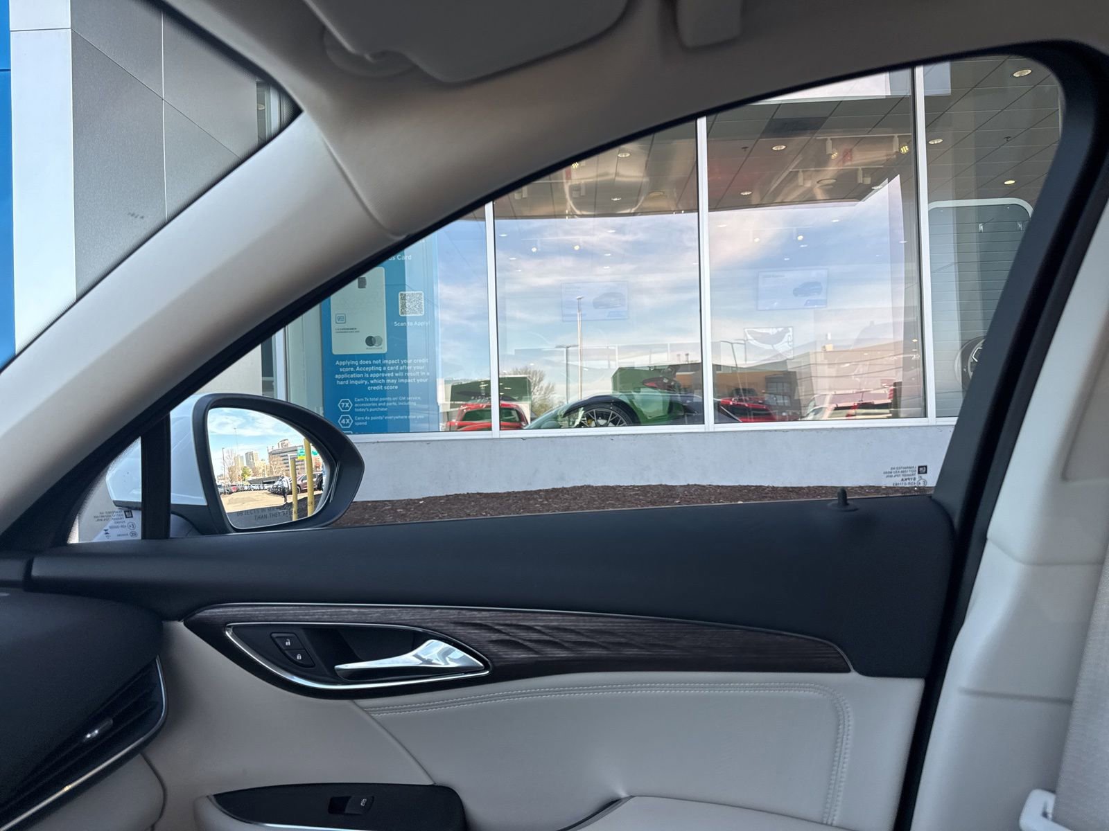 Used 2023 Buick Envision Avenir image 30