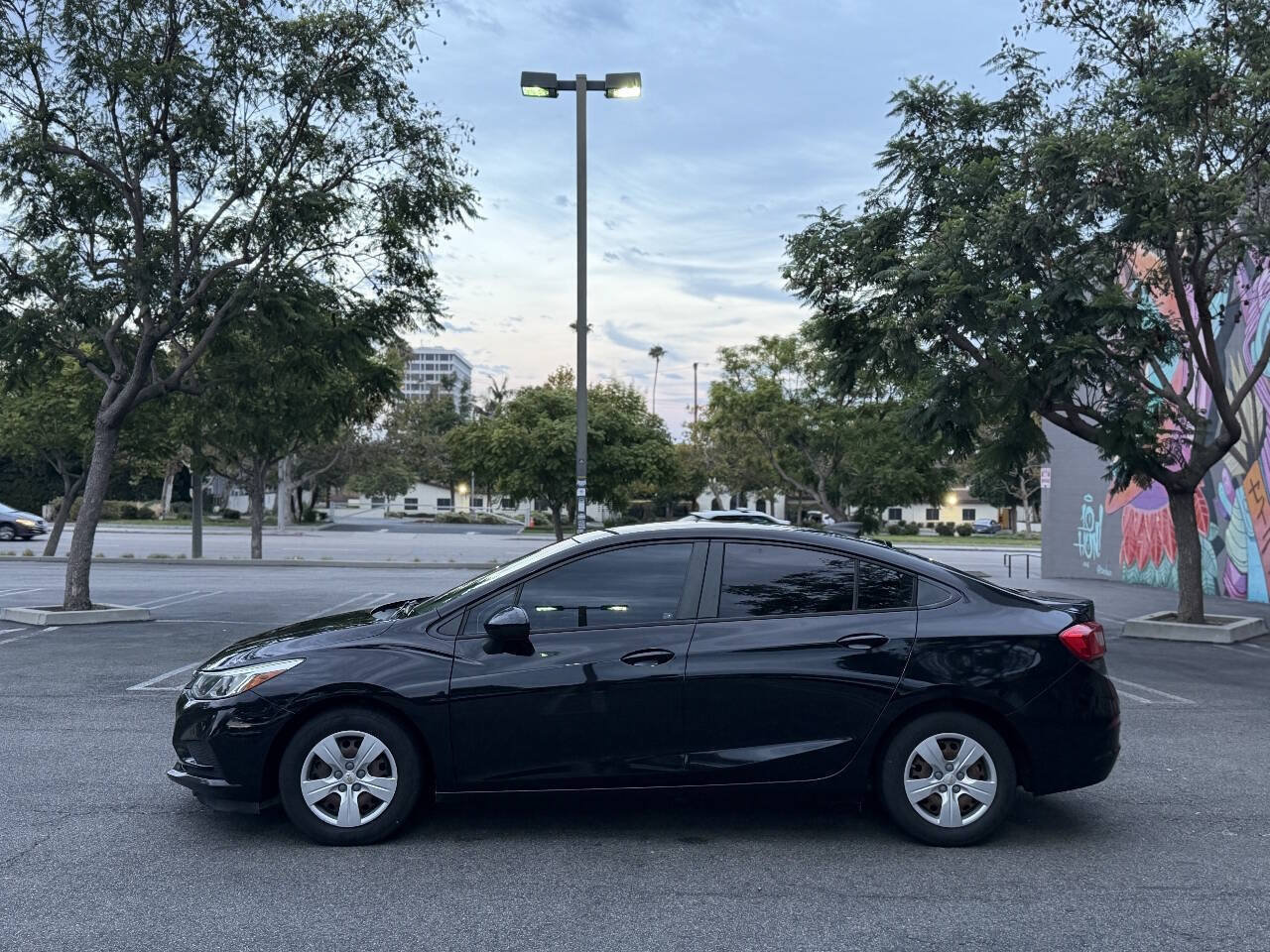 Used 2017 Chevrolet Cruze LS FWD image 3