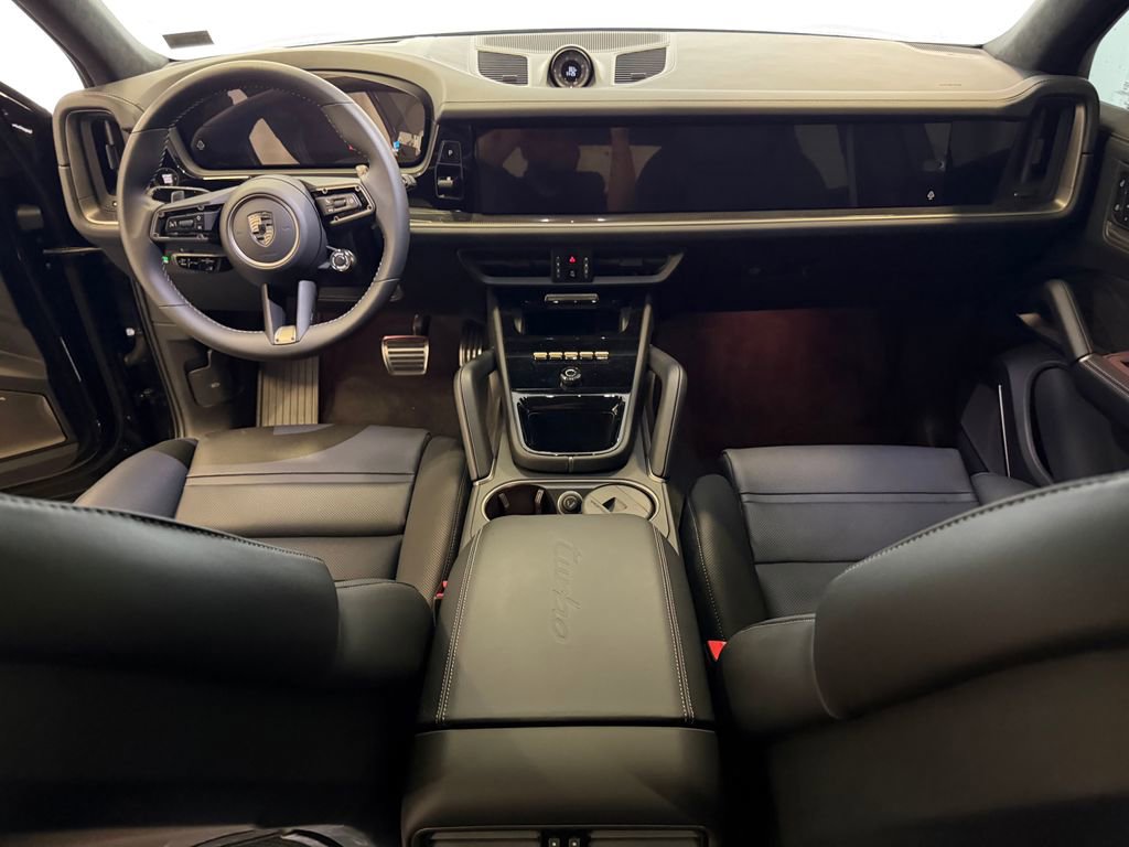 Certified 2025 Porsche Cayenne Turbo AWD/4WD image 17