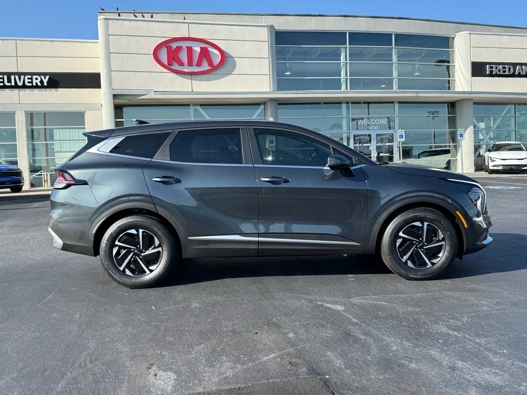 New 2025 Kia Sportage LX image 2